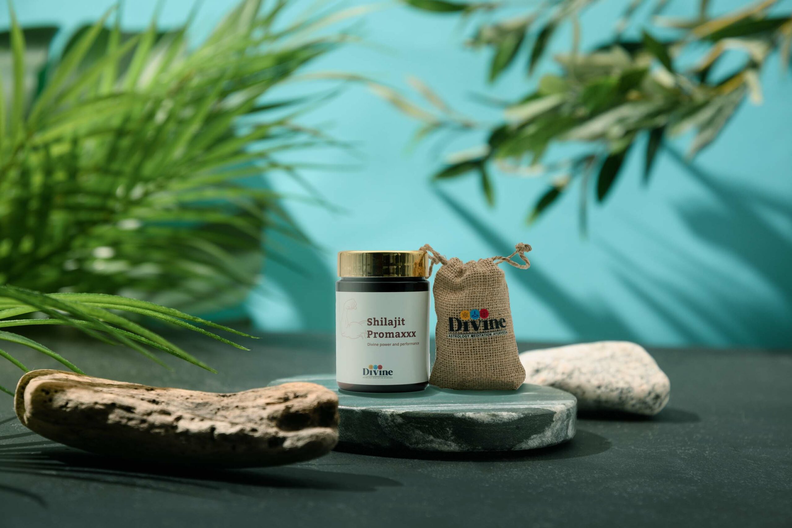 Shilajit Promax ,blue wall, grey marble